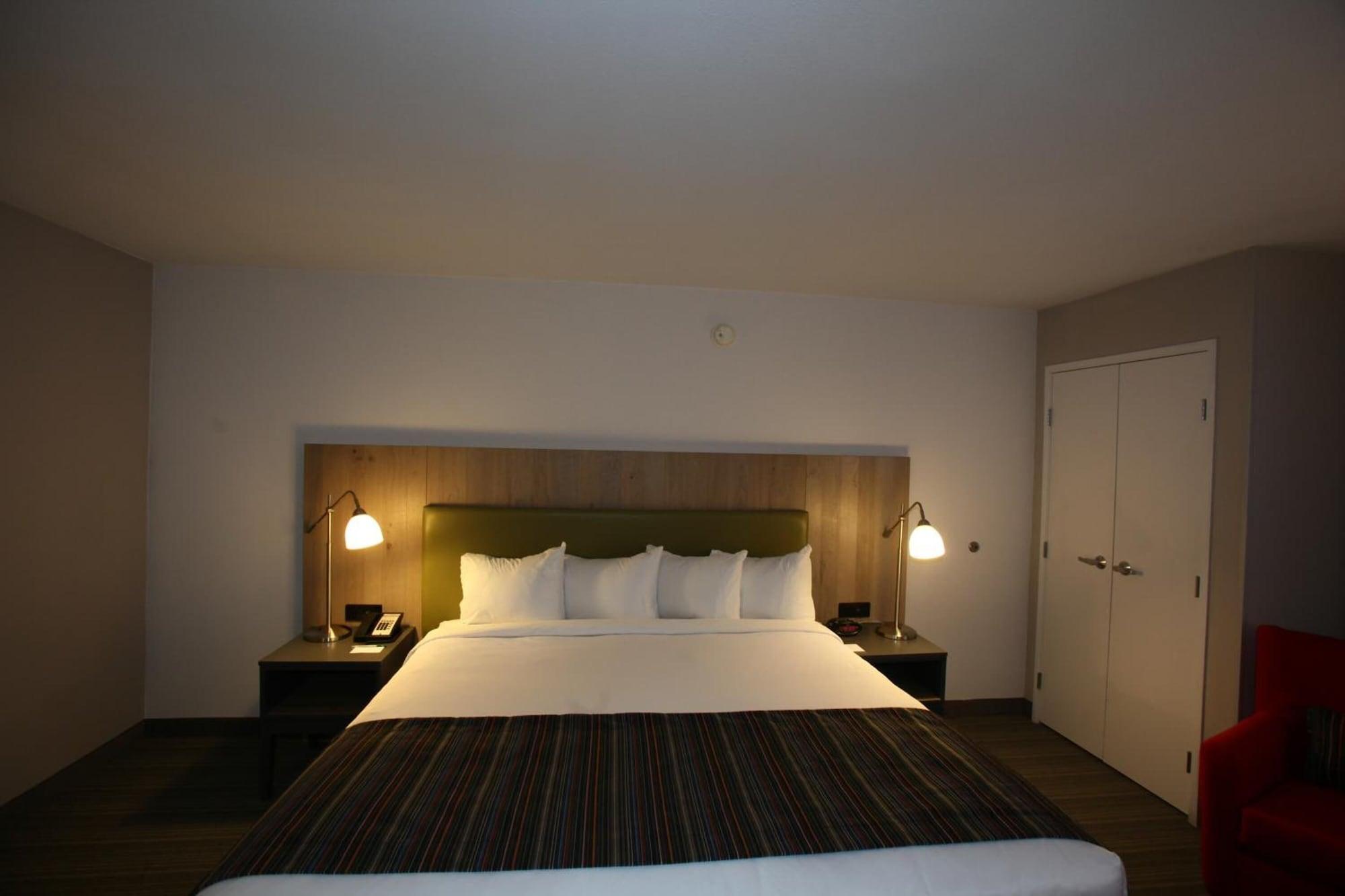 Greentree Inn & Suites Phoenix Sky Harbor Экстерьер фото
