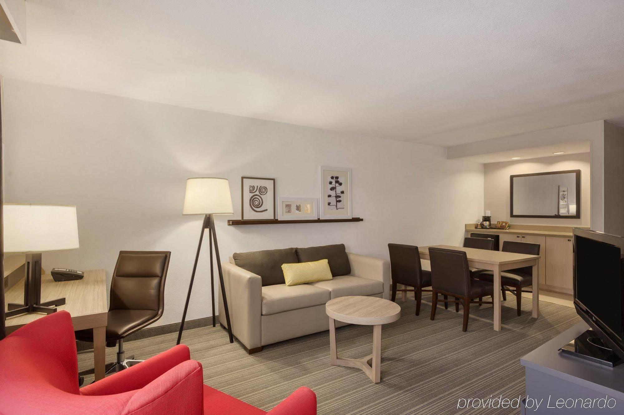 Greentree Inn & Suites Phoenix Sky Harbor Экстерьер фото