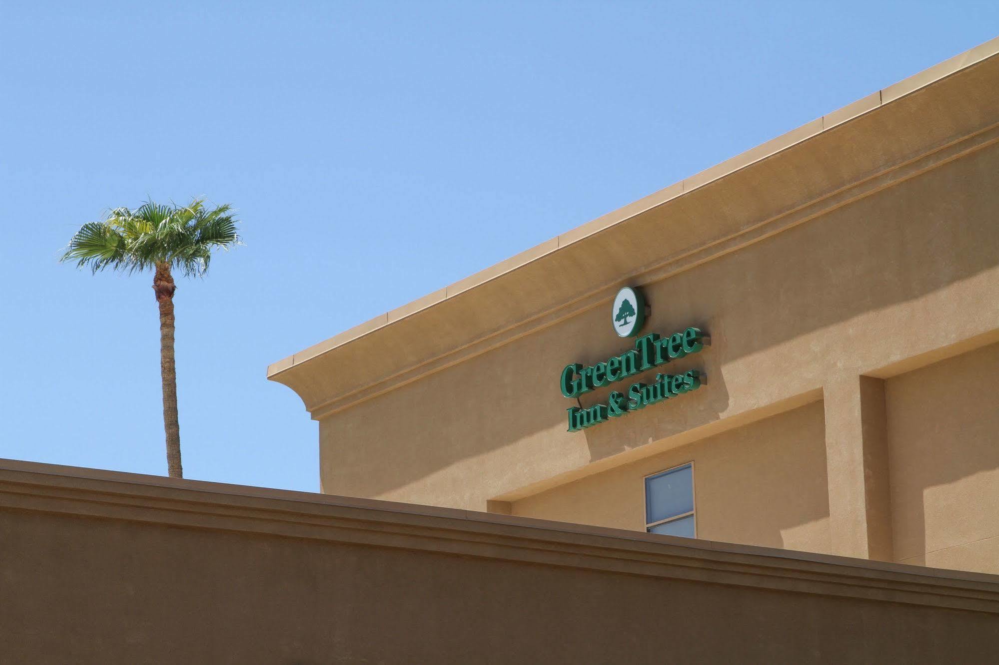 Greentree Inn & Suites Phoenix Sky Harbor Экстерьер фото