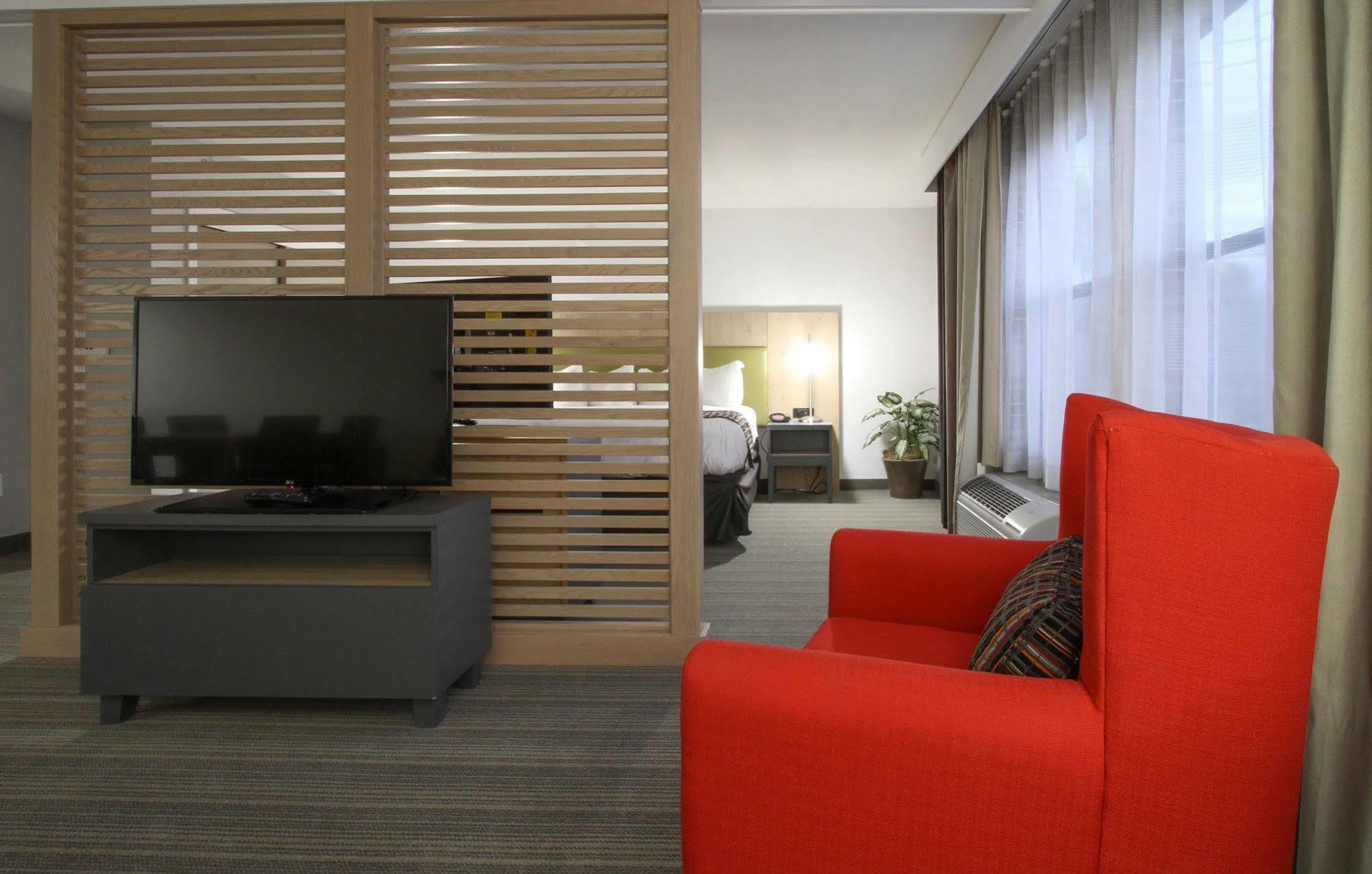 Greentree Inn & Suites Phoenix Sky Harbor Экстерьер фото